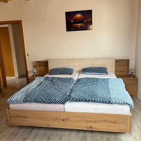 Apartamento Dachgeschosswohnung Mit Wunderschoenem Gartenblick *