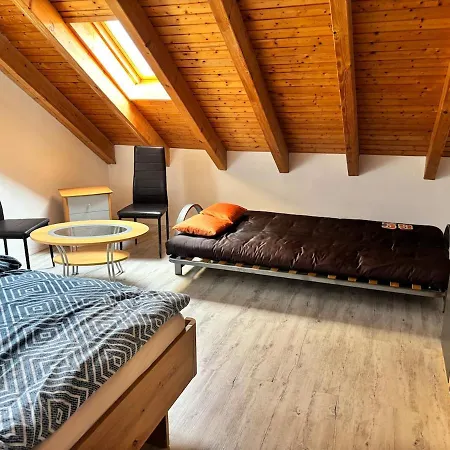Apartamento Dachgeschosswohnung Gartenglück