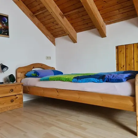 Apartamento Dachgeschosswohnung Gartenglück *