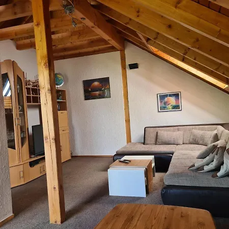Dachgeschosswohnung Gartenglück Apartamento *