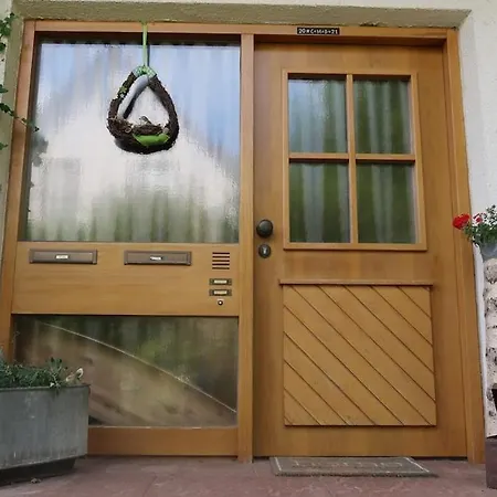 Dachgeschosswohnung Mit Wunderschoenem Gartenblick Apartamento Sonnenbühl