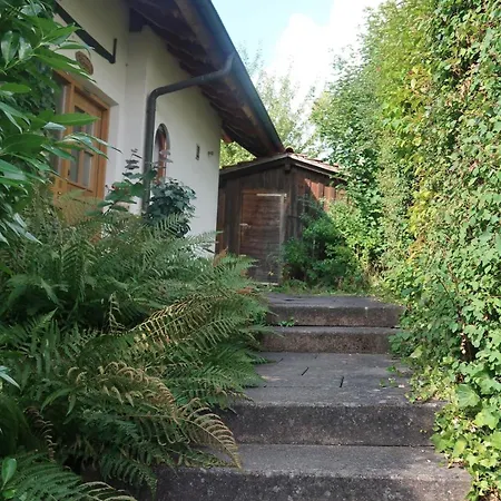 Dachgeschosswohnung Mit Wunderschoenem Gartenblick Apartamento Sonnenbühl